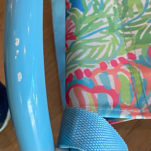 Lilly Pulitzer Beach Chairs in Lovers Coral Pattern - Picture 5 of 7